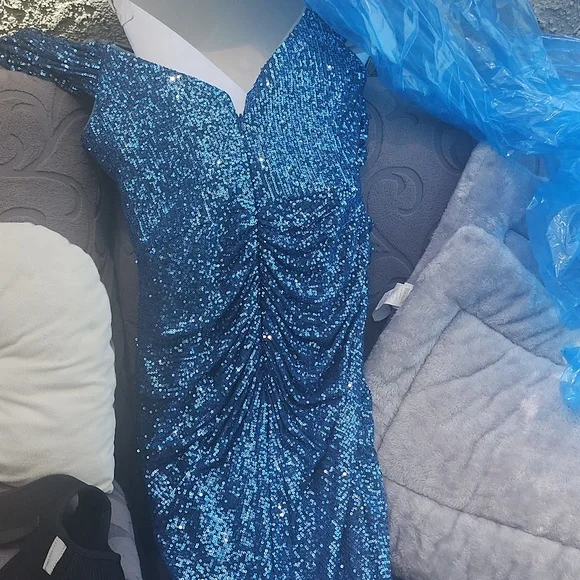 Sparkling Blue Sequin Dress. Size XL. Fits 6-10..ideal 8